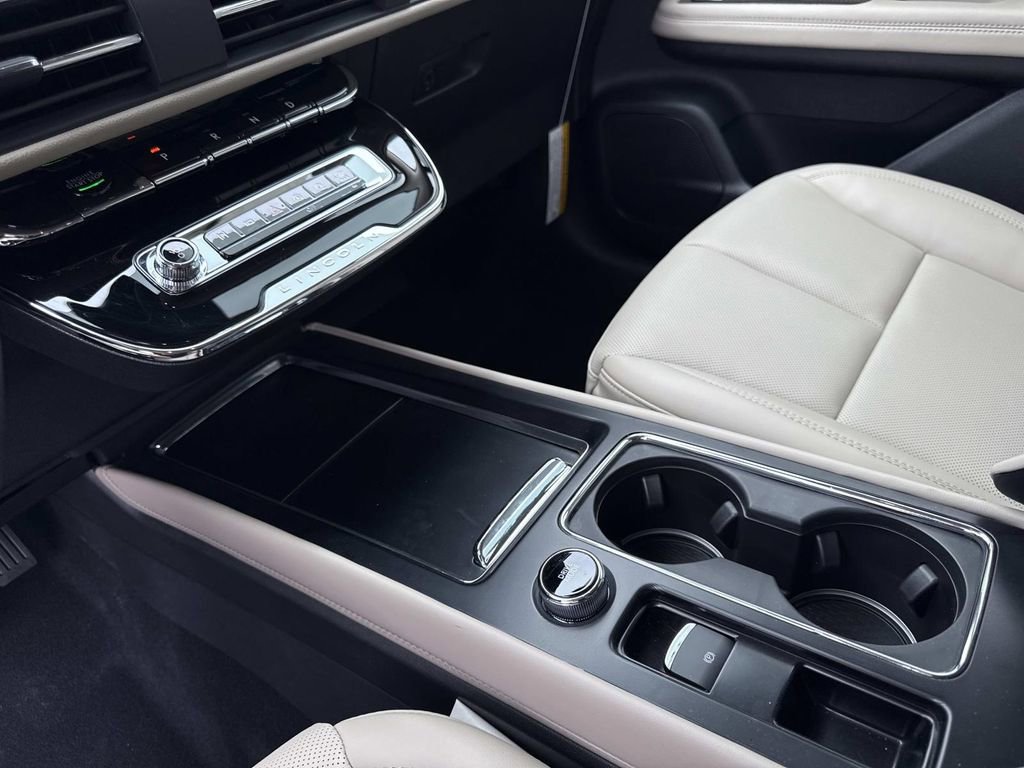 New 2026 Lincoln Corsair Premiere image 25