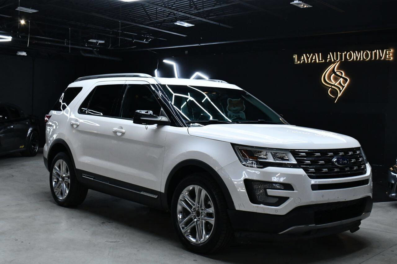 Used 2017 Ford Explorer XLT w/ Equipment Group 202A AWD/4WD image 2