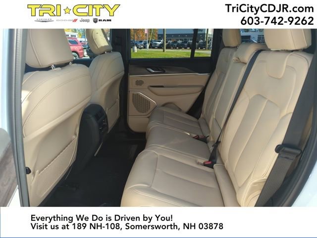 New 2025 Jeep Grand Cherokee Limited w/ Luxury Tech Group II image 24