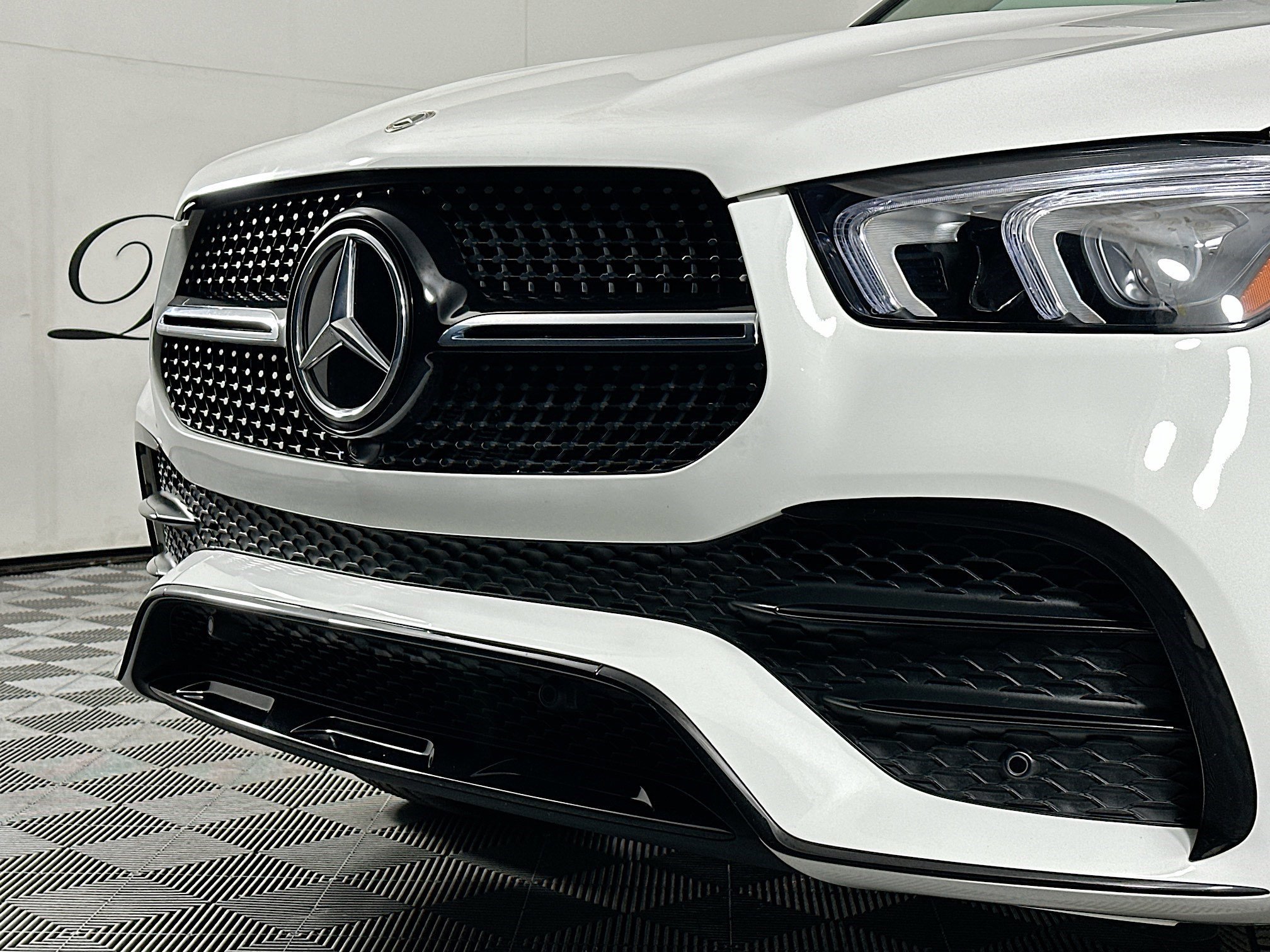 Used 2023 Mercedes-Benz GLE 450 4MATIC w/ AMG Line Exterior image 34