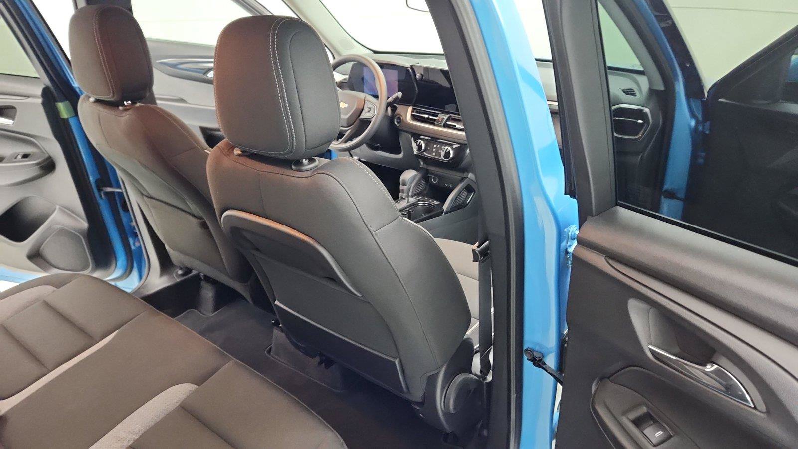 Used 2025 Chevrolet TrailBlazer LT FWD image 24