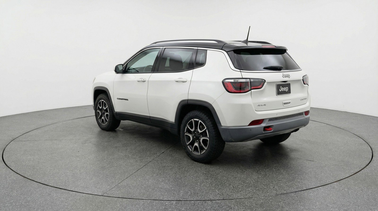 Used 2025 Jeep Compass Trailhawk image 6