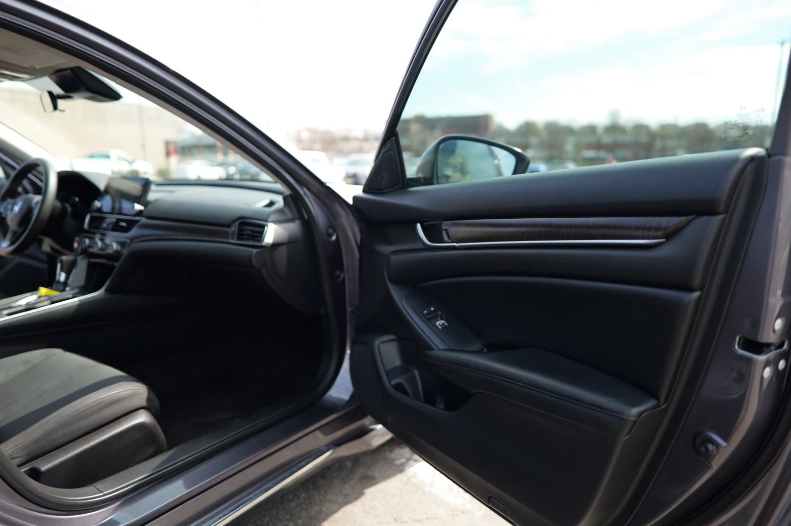 Used 2019 Honda Accord EX image 24