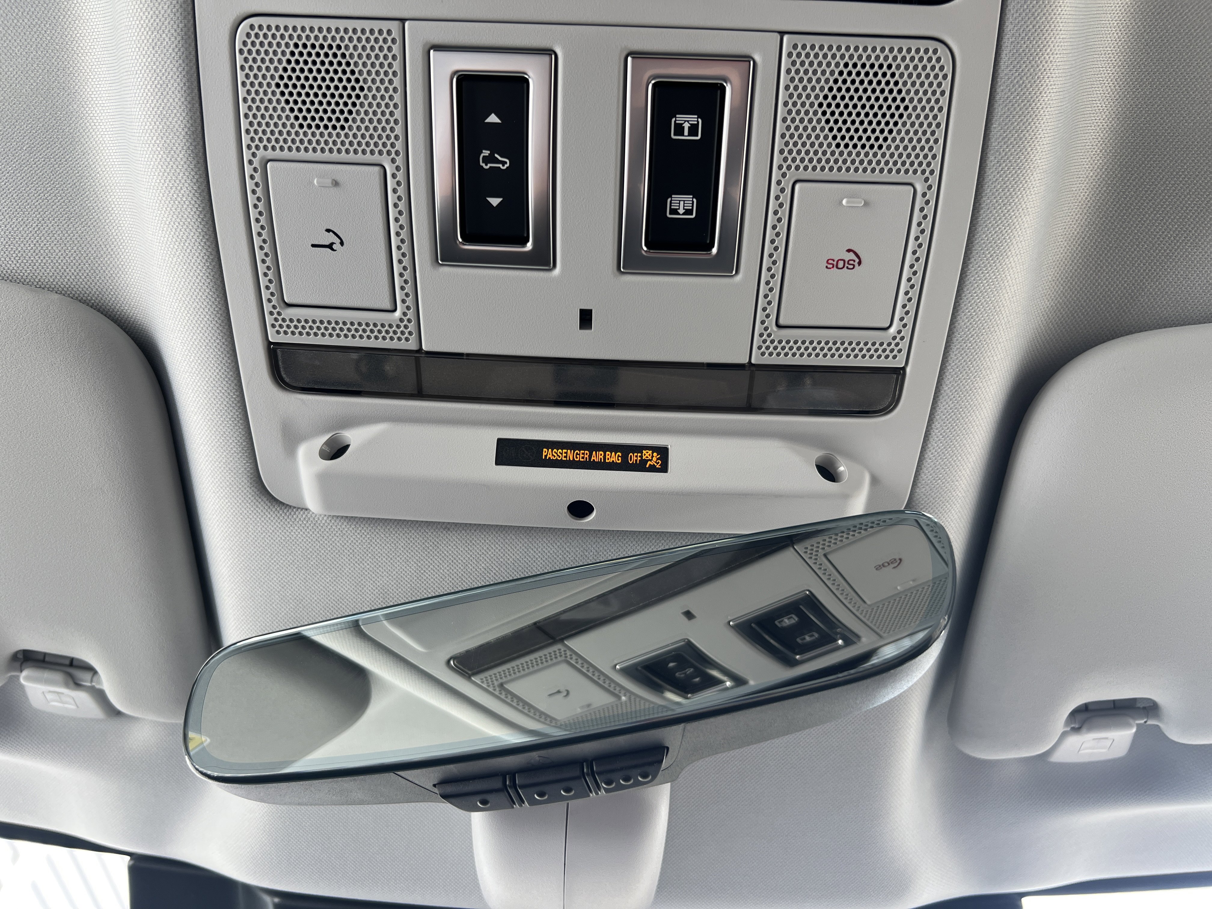 New 2025 Land Rover Defender 90 S image 23