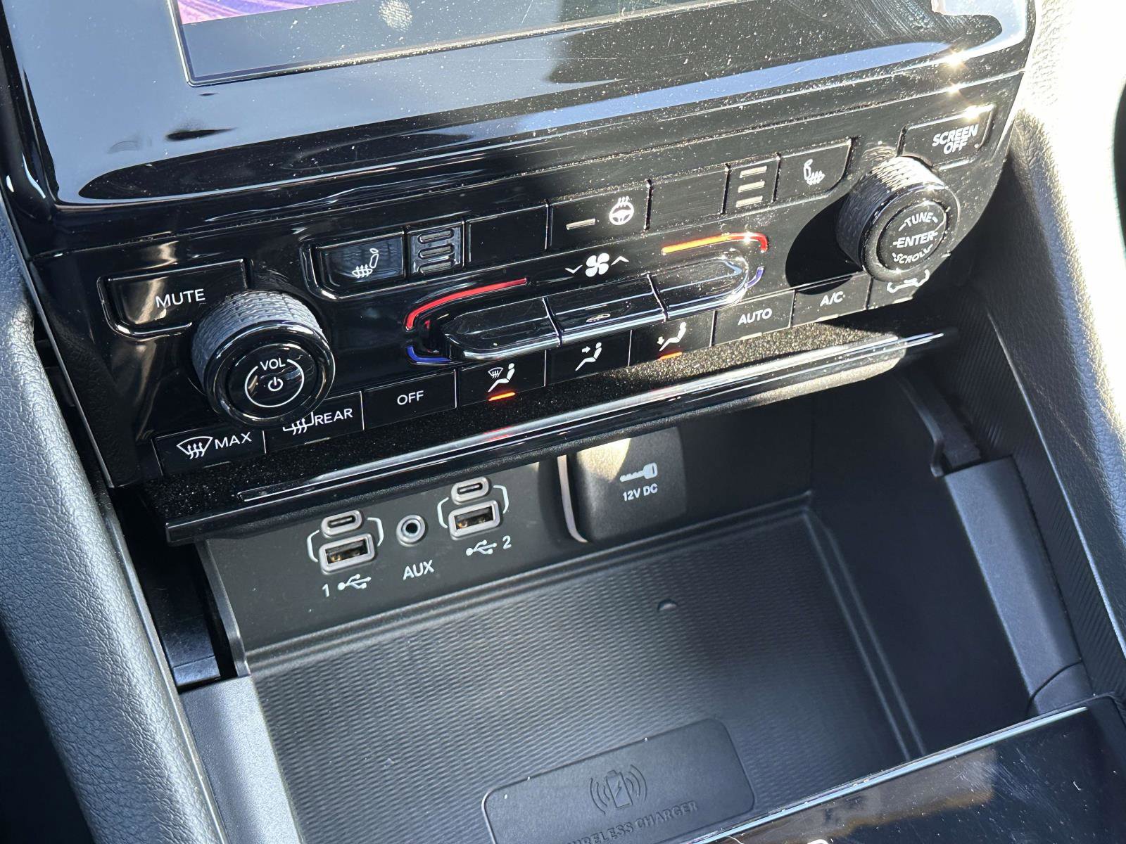 Used 2024 Jeep Grand Cherokee Altitude image 27