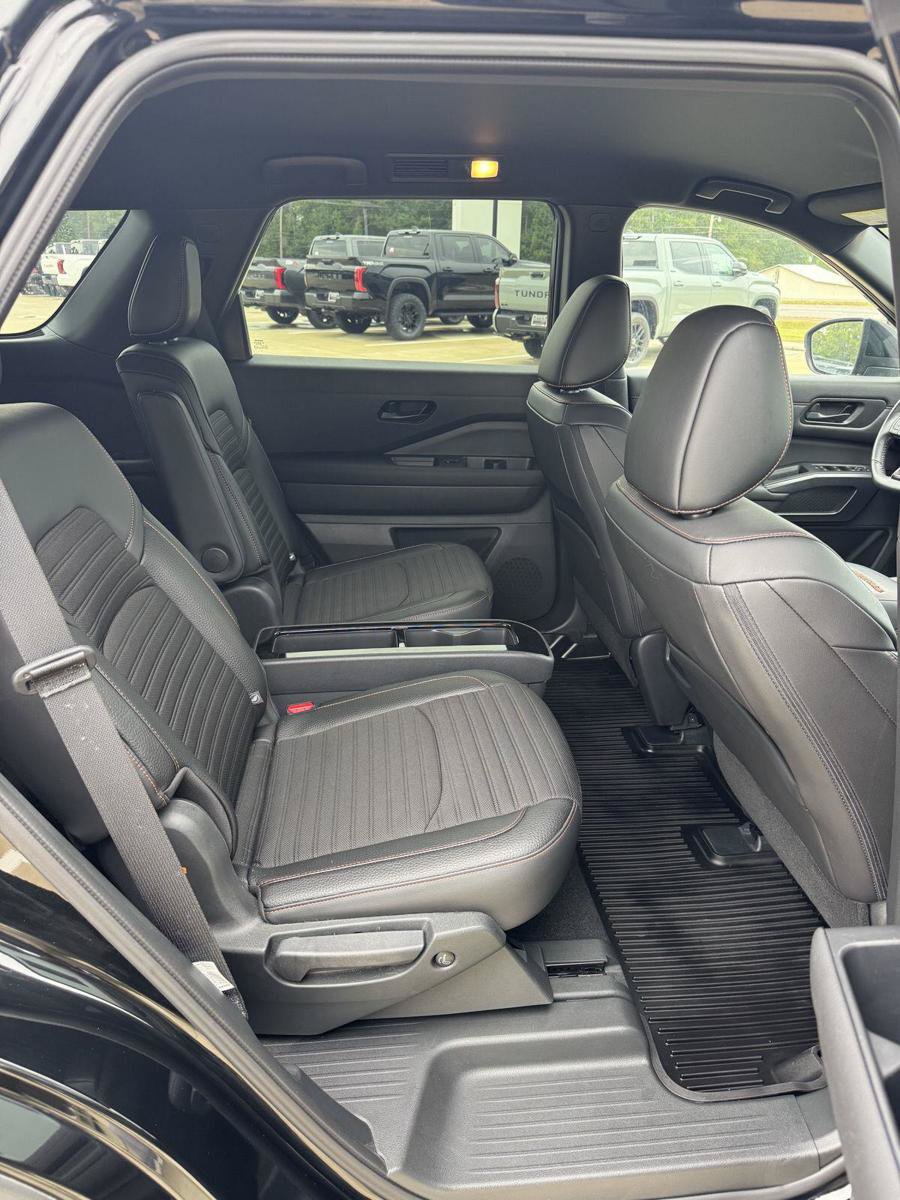Used 2025 Nissan Pathfinder Rock Creek AWD/4WD image 21