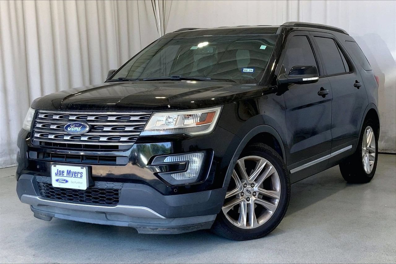 Used 2017 Ford Explorer XLT w/ Equipment Group 202A FWD image 2