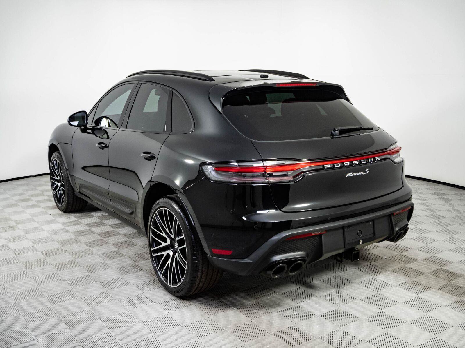 Used 2024 Porsche Macan S AWD/4WD image 3