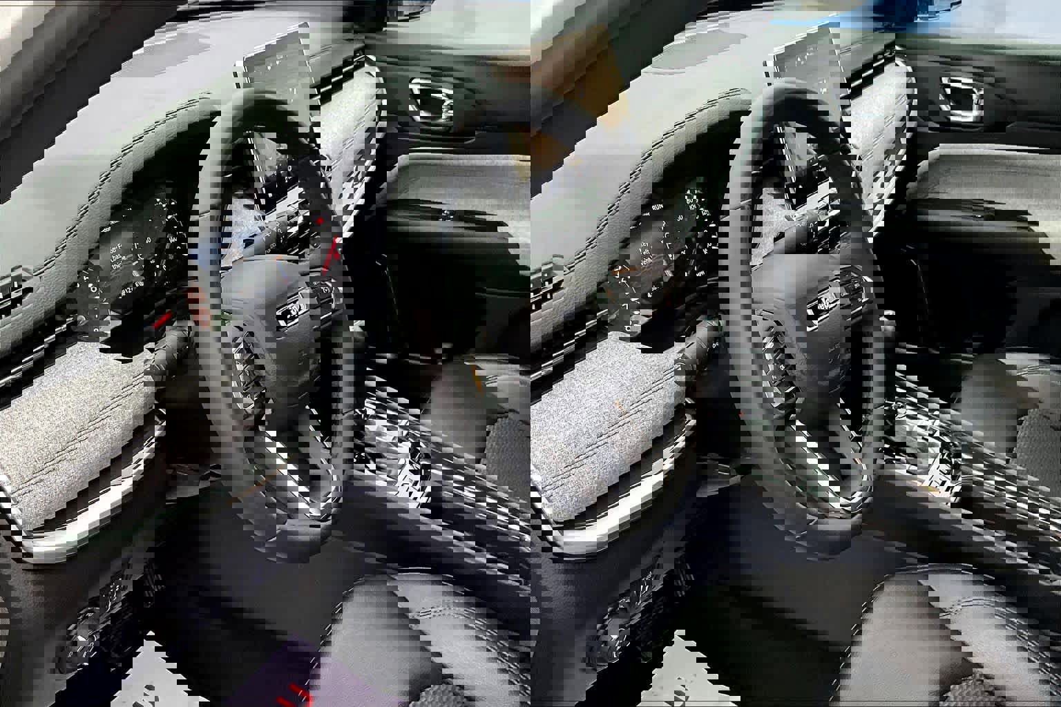 Used 2024 Jeep Compass Latitude image 4