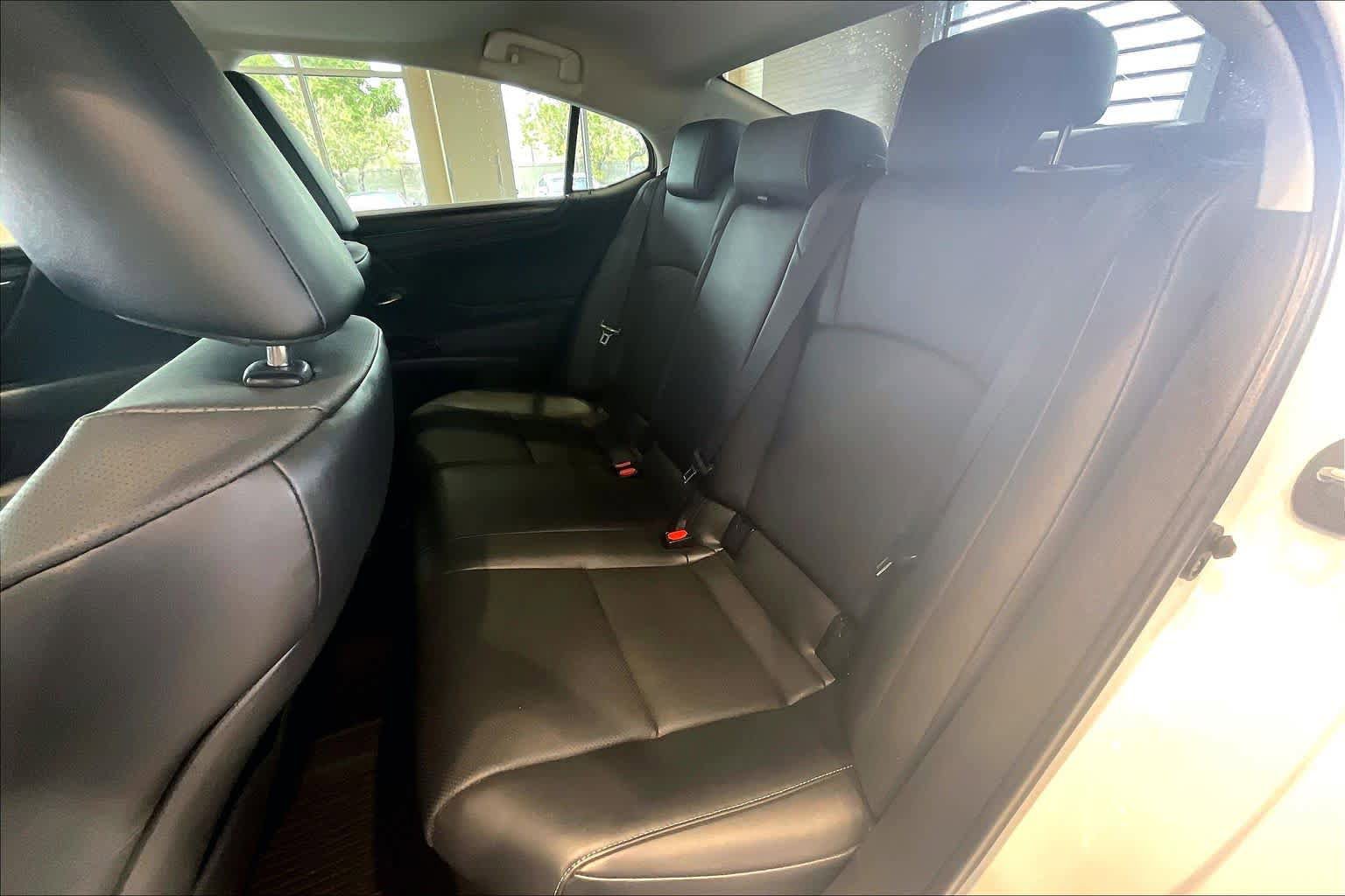 Used 2025 Lexus ES 300h F Sport w/ Accessory Package (Z1) FWD image 20
