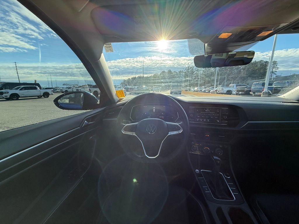 Used 2023 Volkswagen Jetta SE image 13