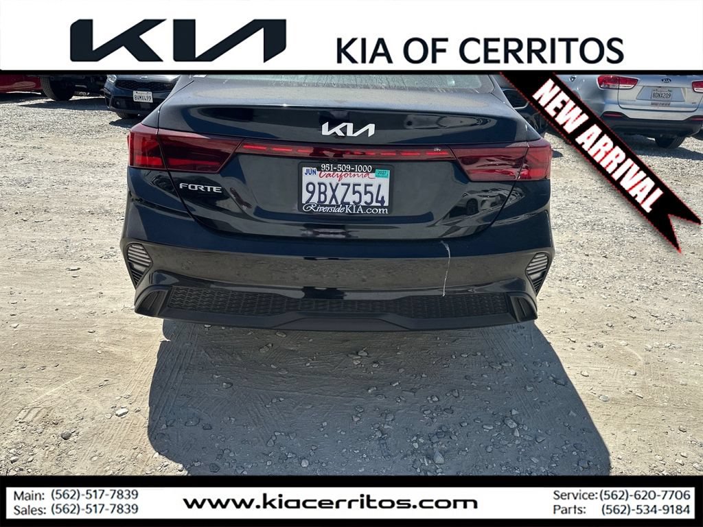 Certified 2022 Kia Forte LXS FWD image 4