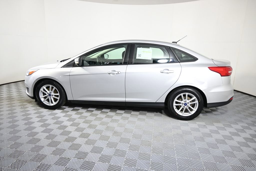 Used 2017 Ford Focus SE FWD image 3