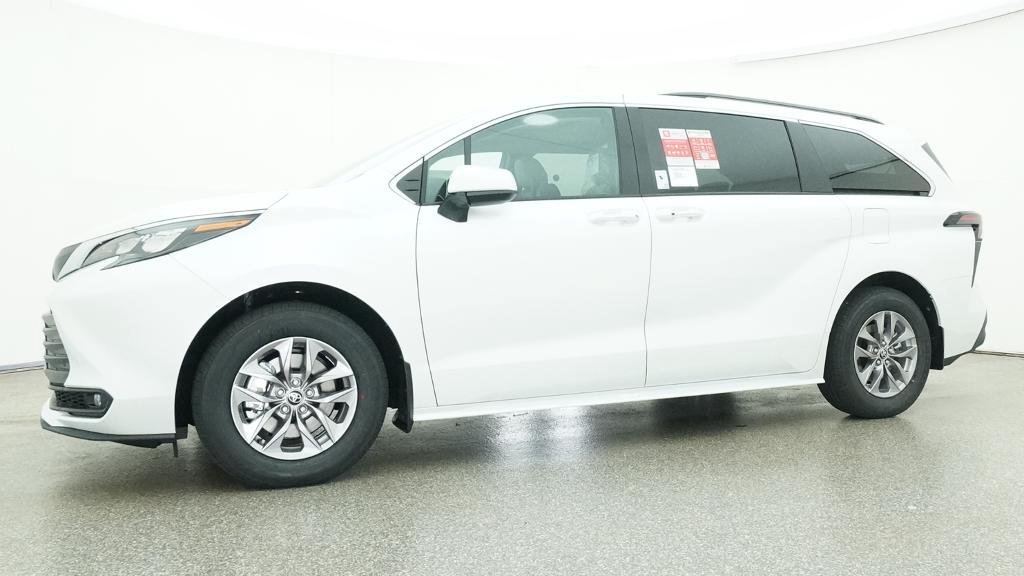 New 2026 Toyota Sienna XLE FWD image 4