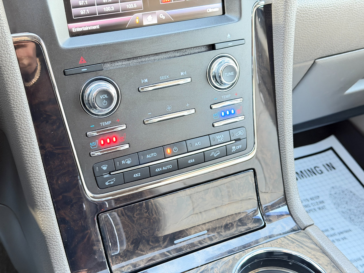 Used 2015 Lincoln Navigator L 4WD image 24