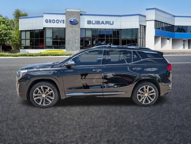 Used 2020 GMC Terrain Denali w/ Denali Premium Package AWD/4WD image 2