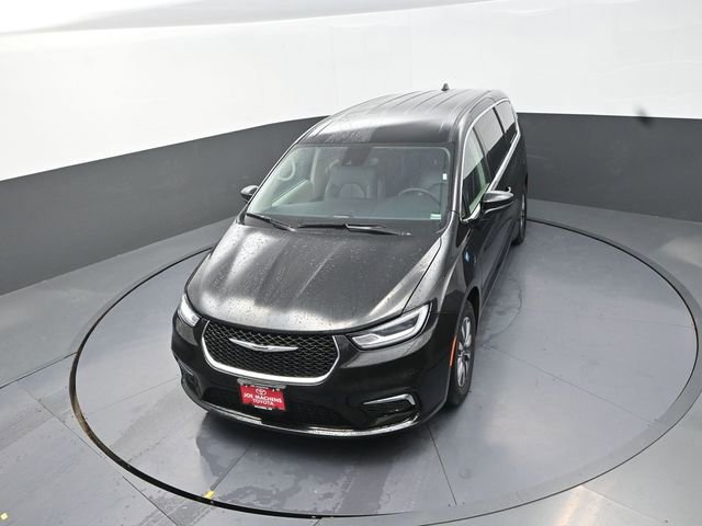 Used 2023 Chrysler Pacifica Touring-L FWD image 24