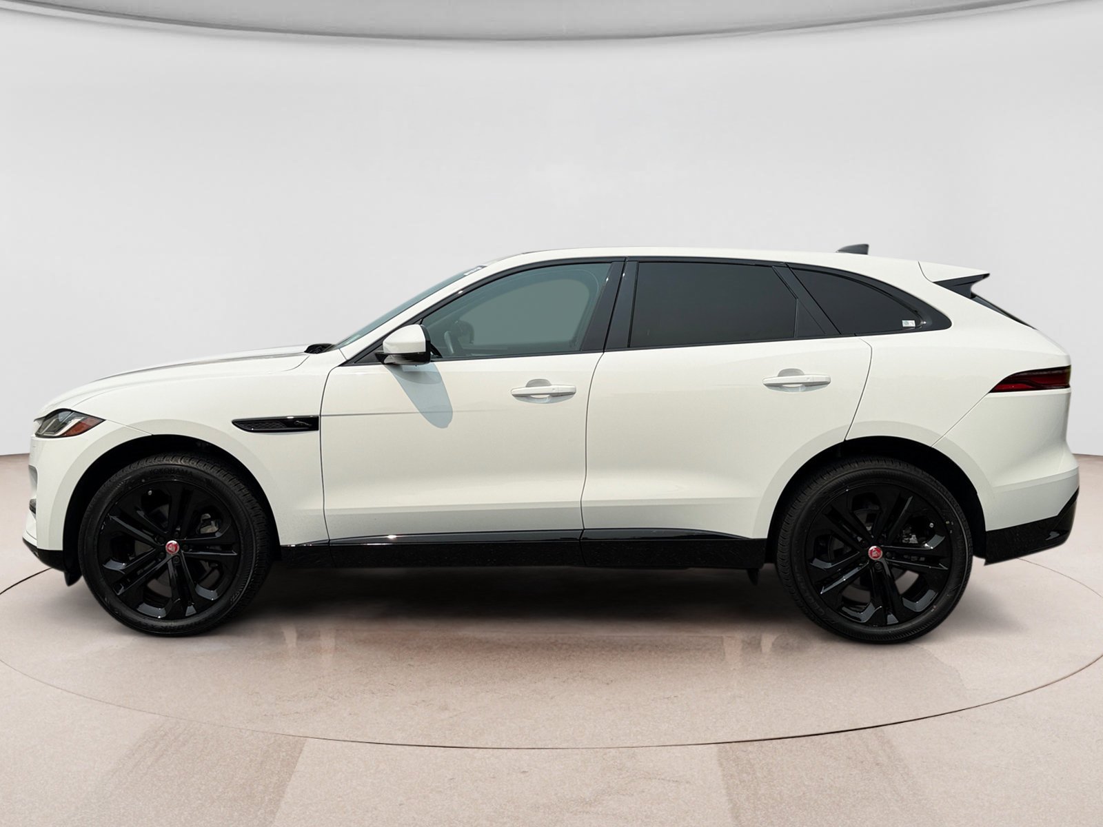 Used 2023 Jaguar F-PACE S AWD/4WD image 2