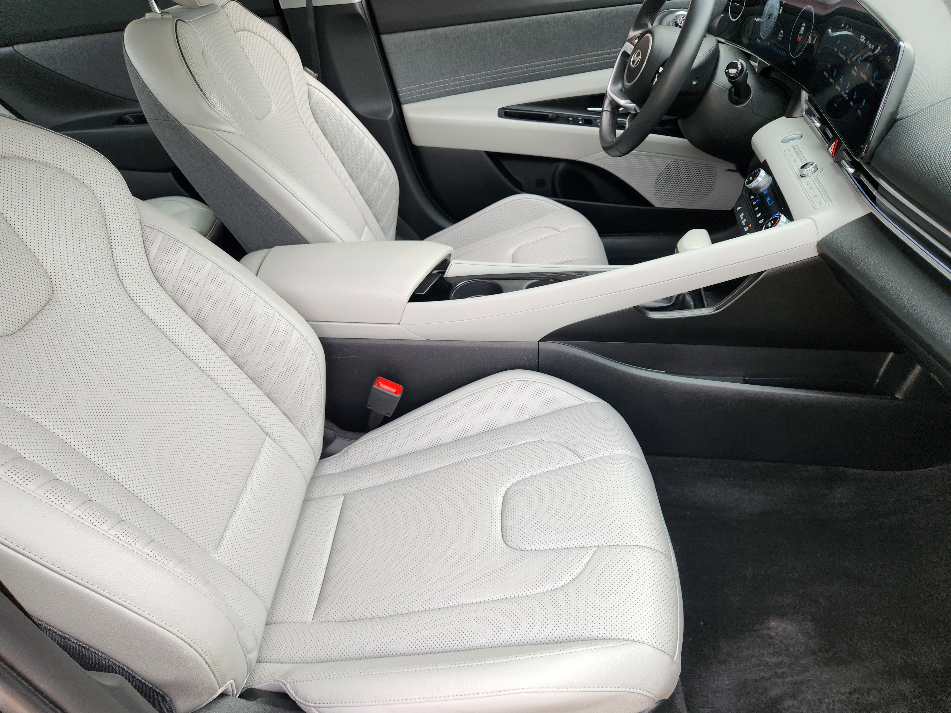 Used 2024 Hyundai Elantra Limited FWD image 15