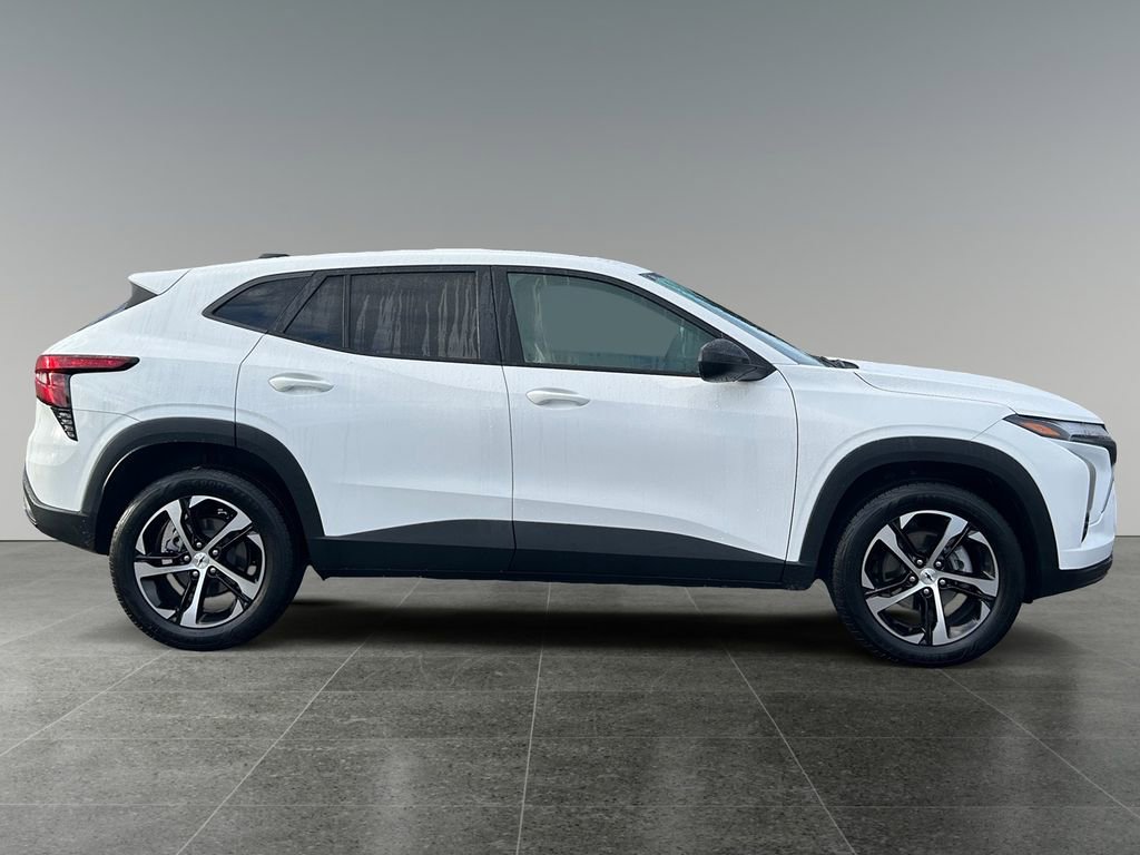 Used 2025 Chevrolet Trax RS w/ Sunroof Package FWD image 8