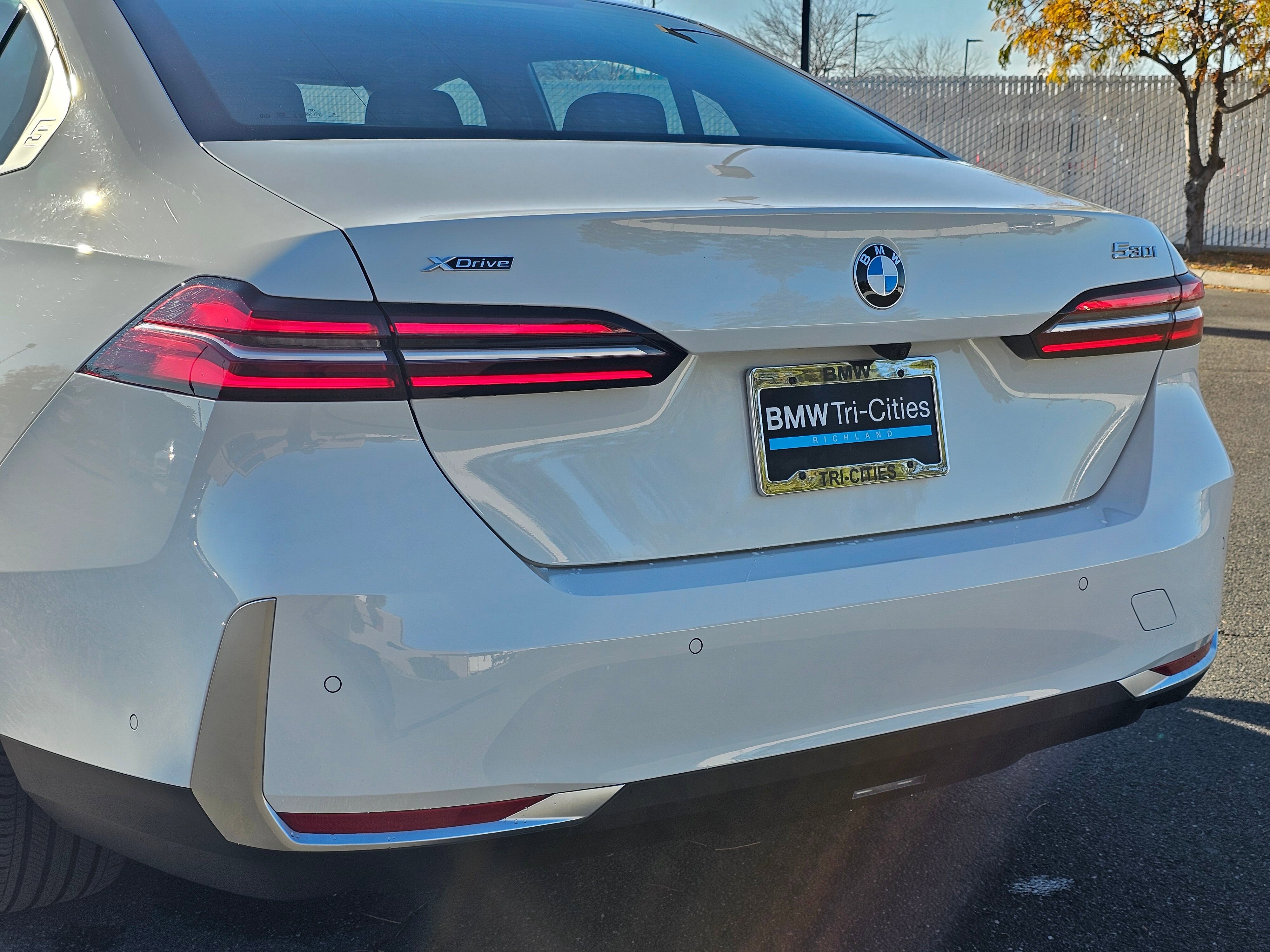 Certified 2025 BMW 530i xDrive w/ Premium Package image 7
