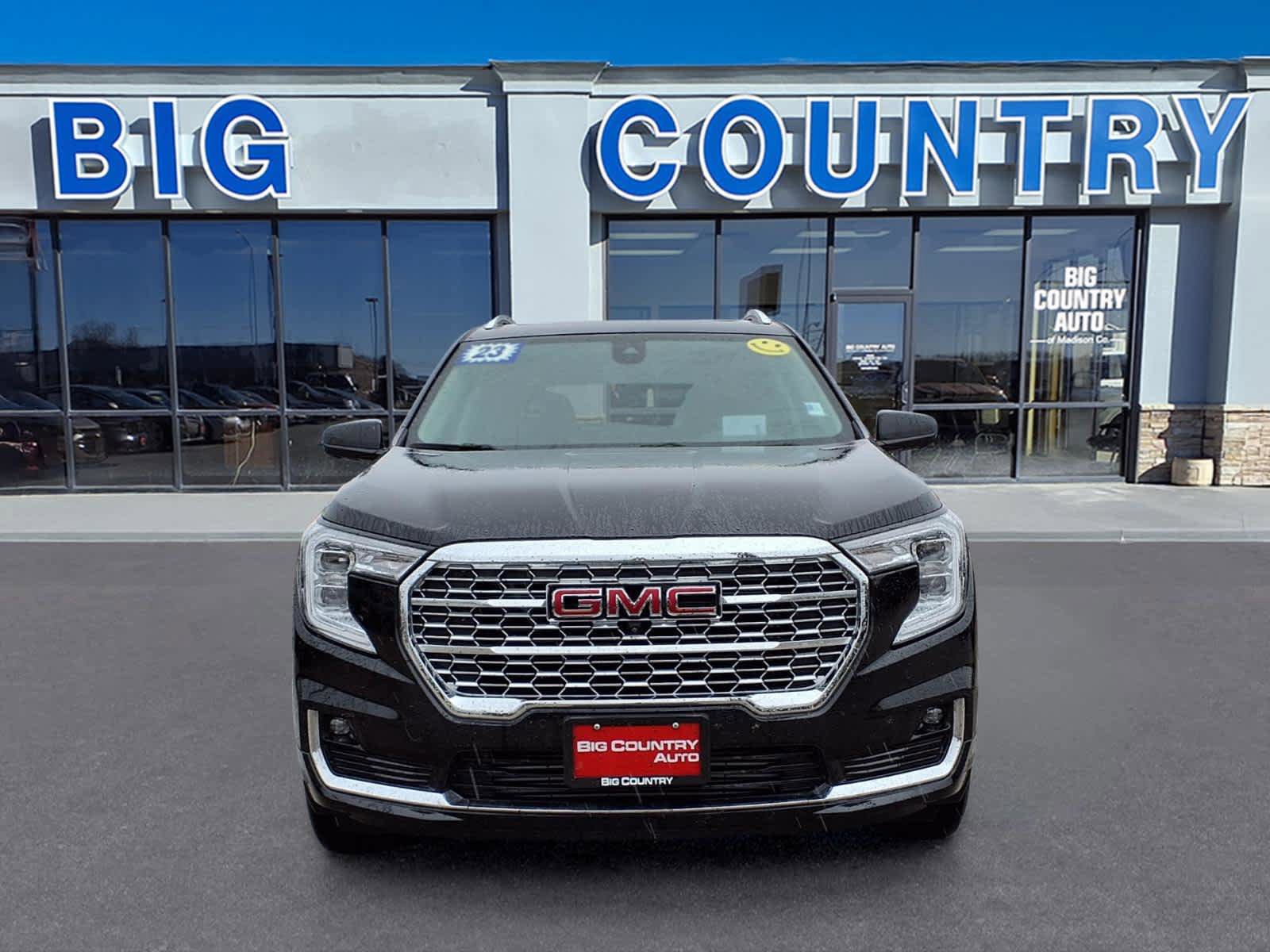 Used 2023 GMC Terrain Denali w/ Black Diamond Edition image 10