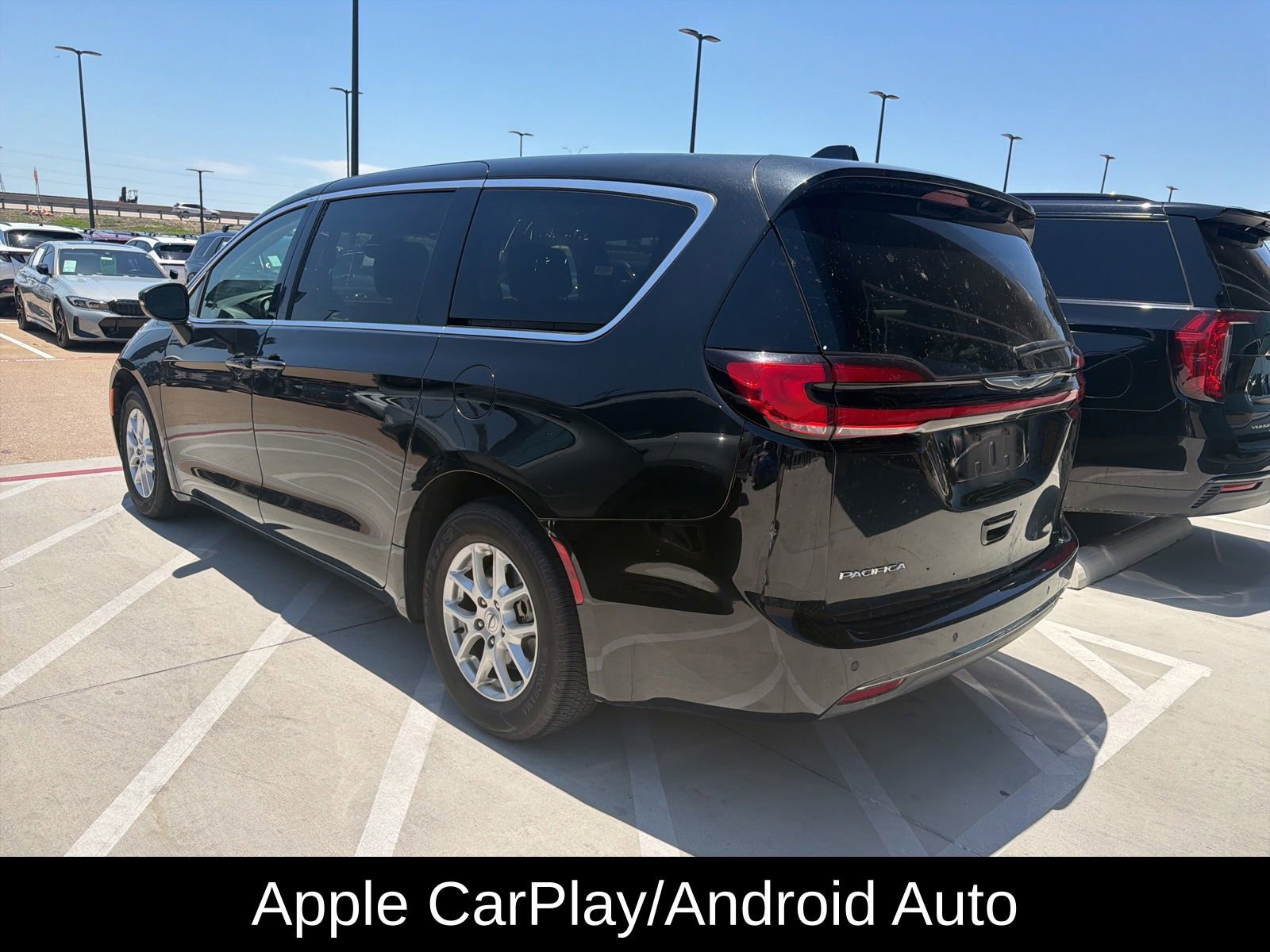 Used 2023 Chrysler Pacifica Touring-L FWD image 6