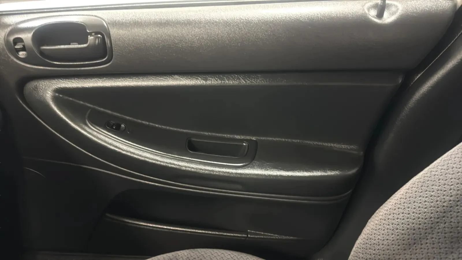 Used 2006 Dodge Stratus SXT FWD image 16