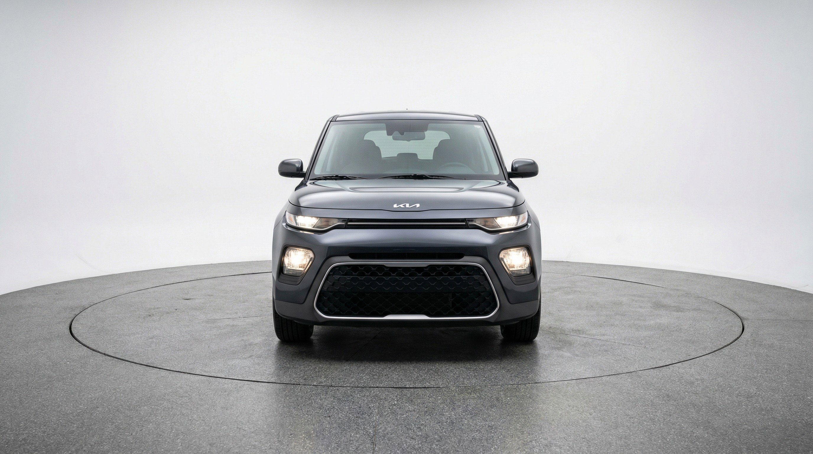 Used 2025 Kia Soul LX w/ LX Technology Package FWD image 2