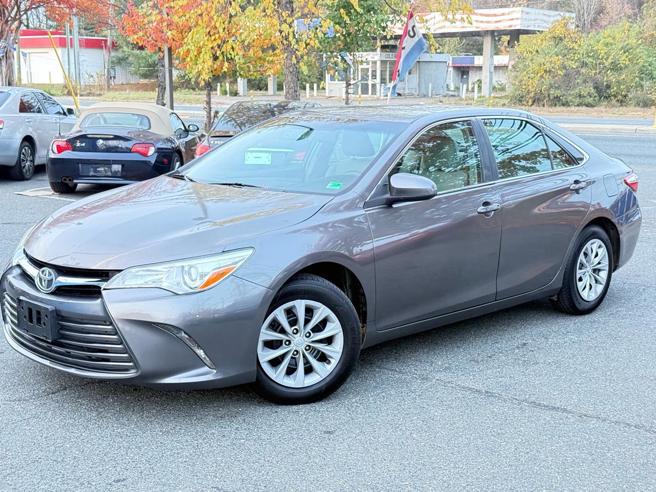 Used 2015 Toyota Camry LE FWD image 3