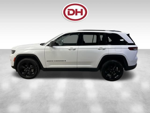 Used 2024 Jeep Grand Cherokee Limited w/ Black Appearance Package image 8