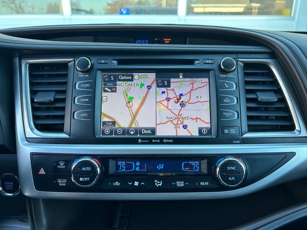 Used 2019 Toyota Highlander XLE image 18