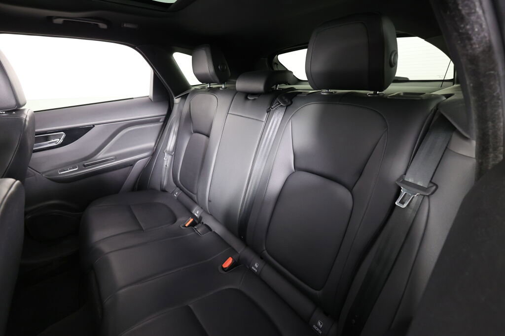 Used 2017 Jaguar F-PACE Premium image 16