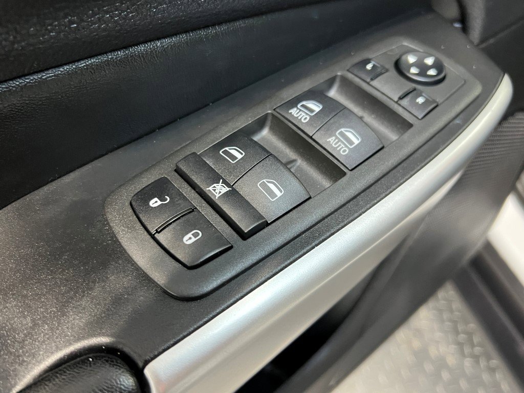 Used 2022 Jeep Cherokee Latitude w/ Sun & Sound Group image 27