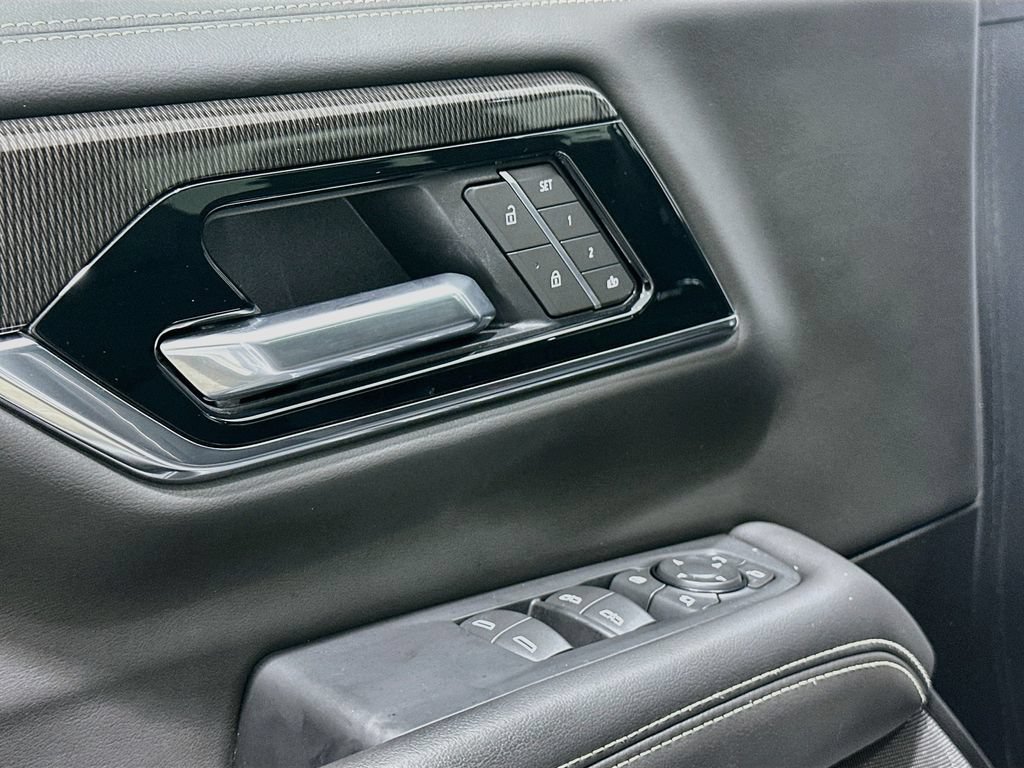 Used 2025 GMC Yukon XL Elevation w/ Technology Package RWD image 18