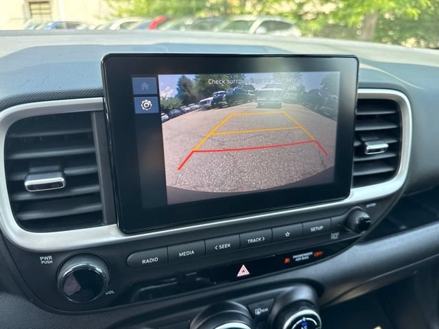 Used 2023 Hyundai Venue SEL FWD image 11