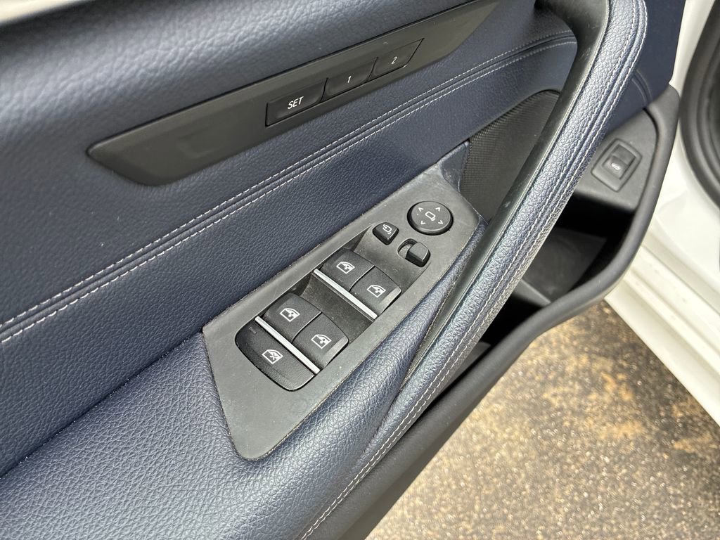 Used 2018 BMW 540i xDrive AWD/4WD image 13
