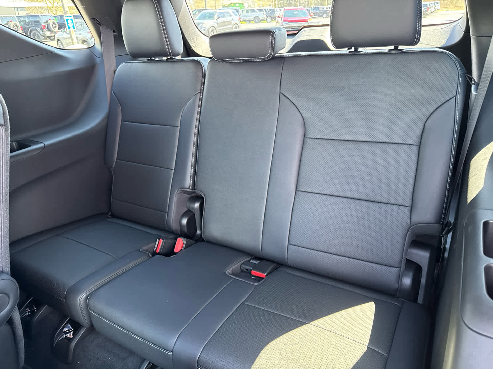 New 2026 Chevrolet Traverse LT w/ Sun and Wheel Package AWD/4WD image 18