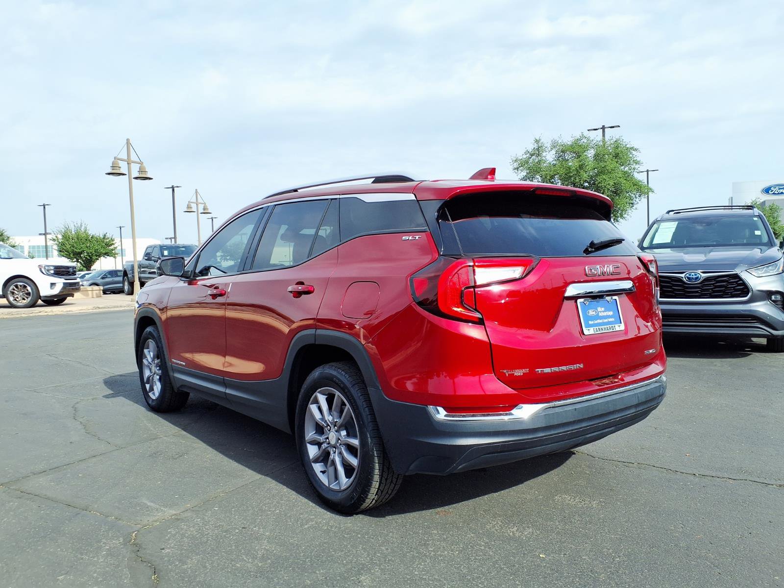 Used 2023 GMC Terrain SLT image 4