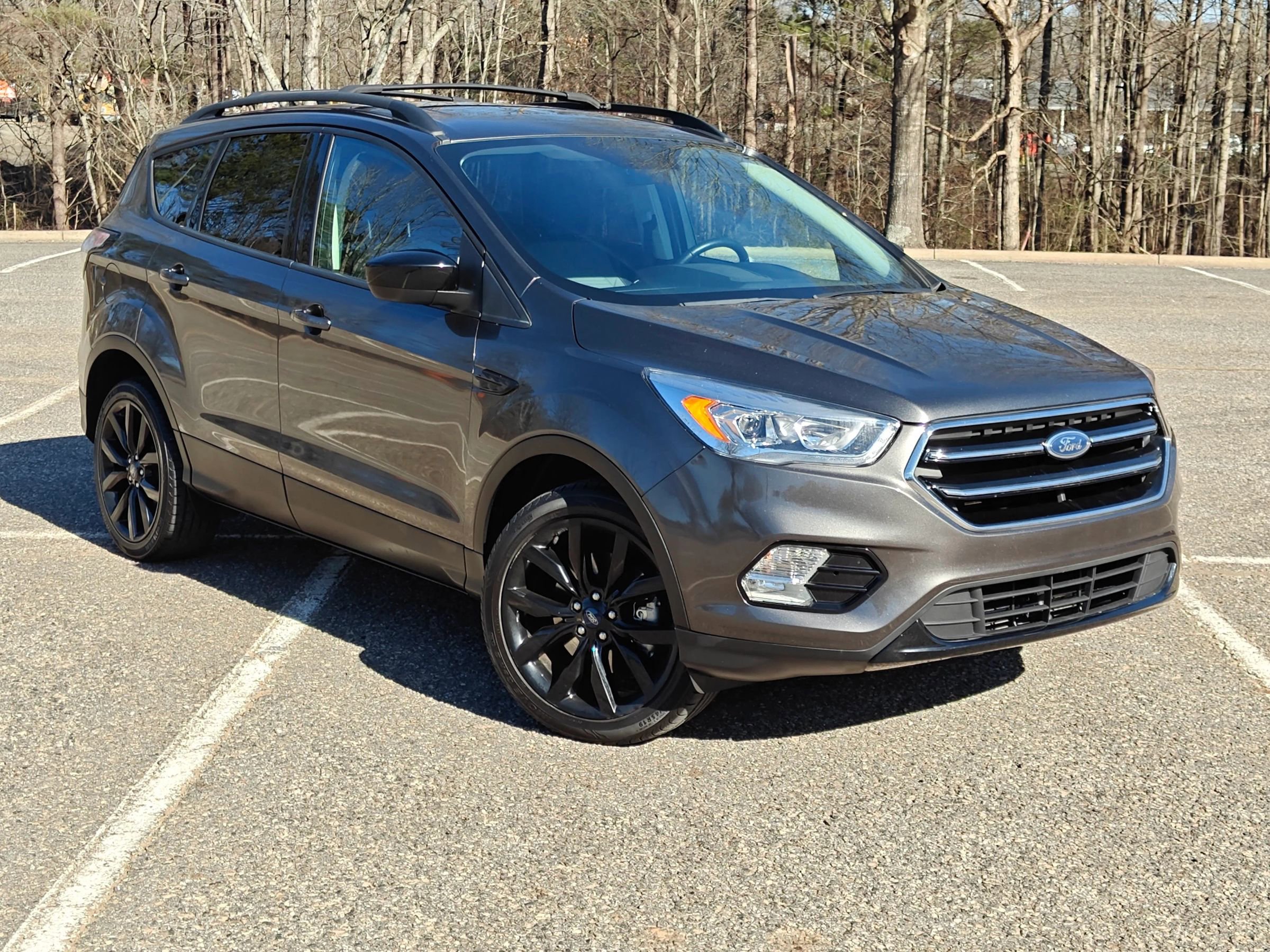 Used 2018 Ford Escape SE w/ SE Sport Appearance Package image 1