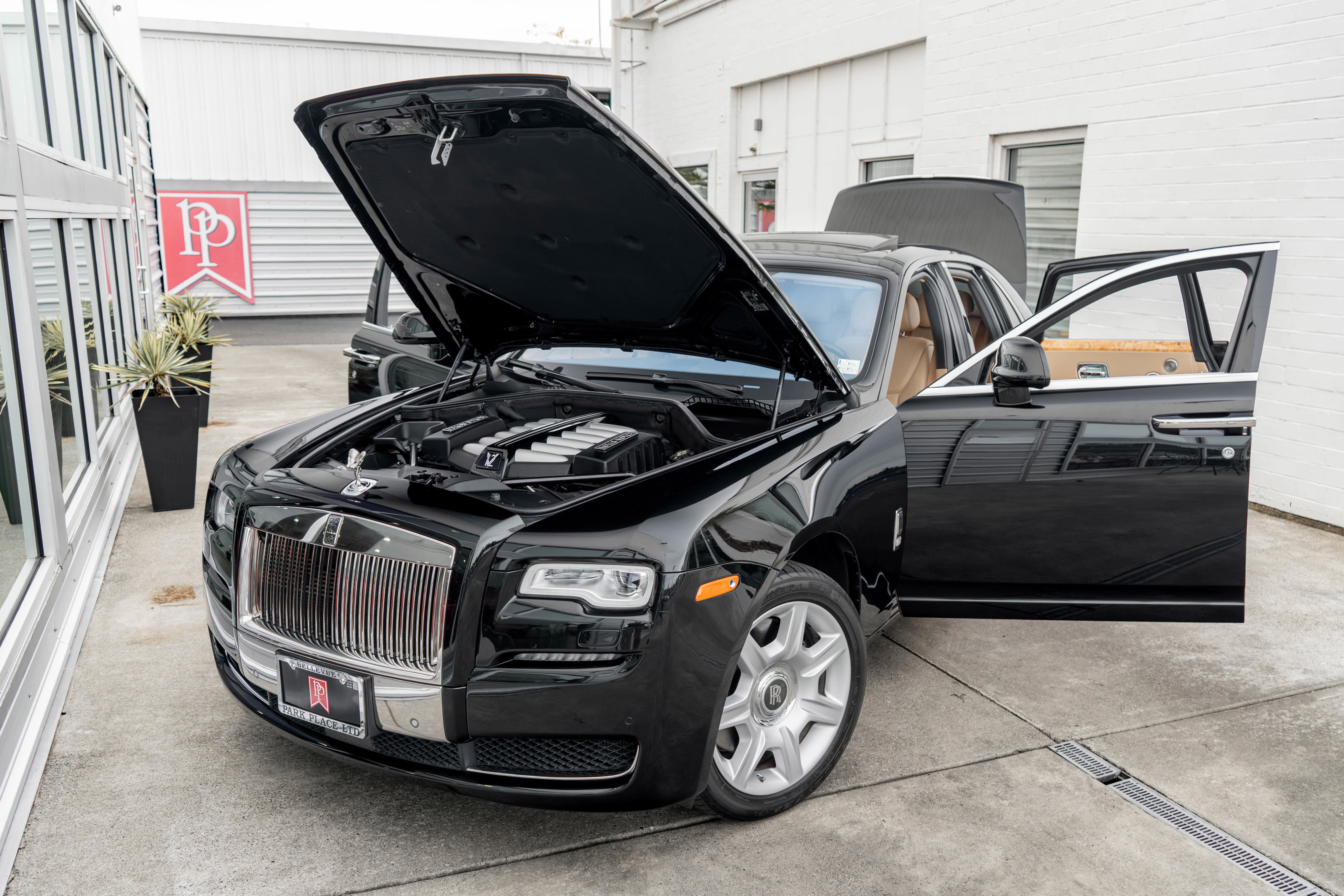 Used 2017 Rolls-Royce Ghost image 12