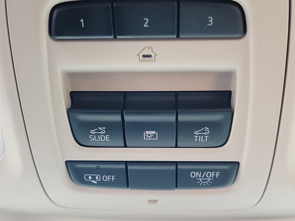 Used 2022 Buick Envision Avenir w/ Technology Package II image 35