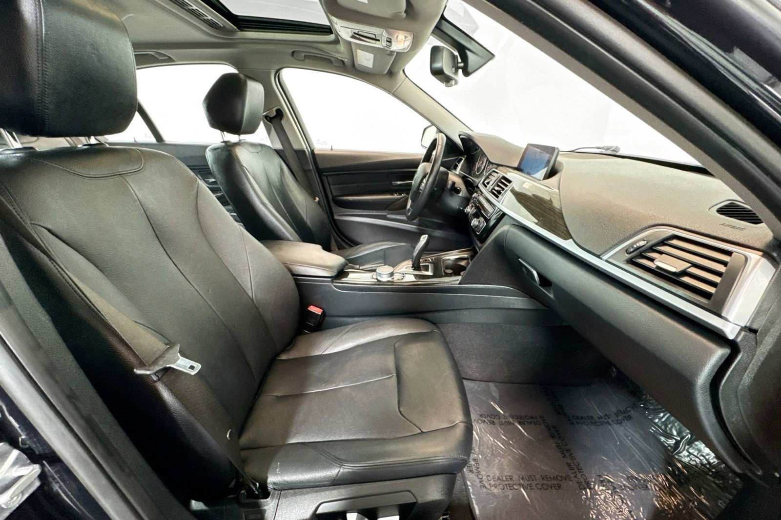 Used 2017 BMW 320i Sedan RWD image 27