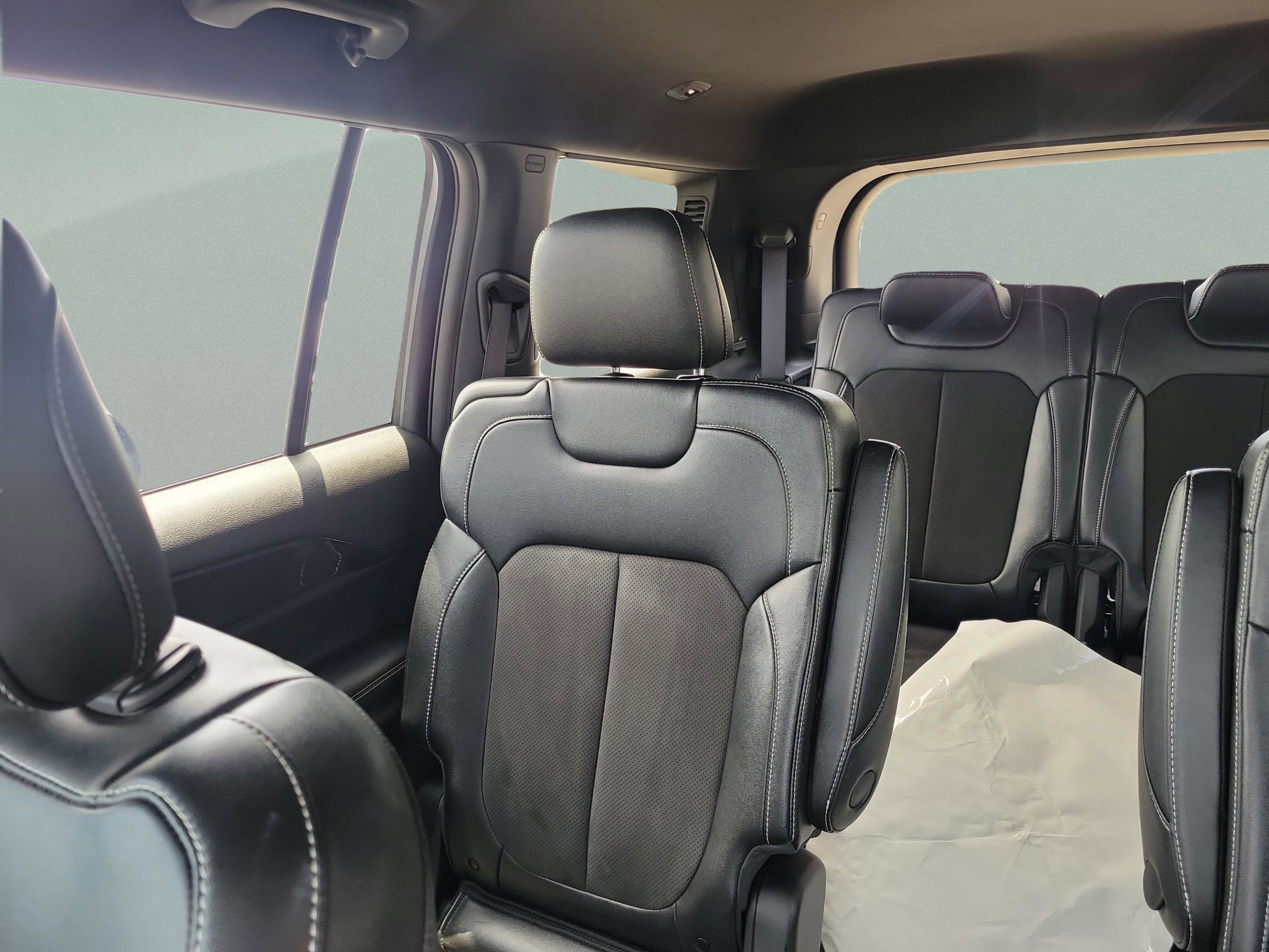 Used 2023 Jeep Grand Cherokee L Laredo AWD/4WD image 8