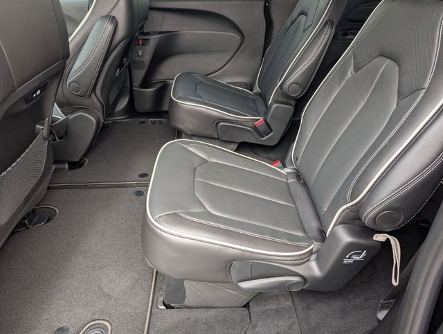 New 2026 Chrysler Pacifica Limited image 26