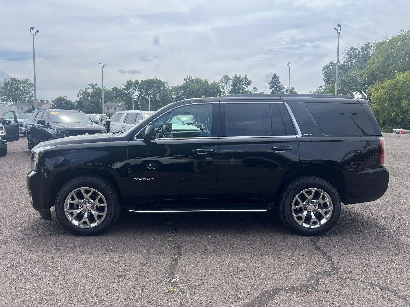 Used 2020 GMC Yukon SLE w/ SLE Value Package AWD/4WD image 4