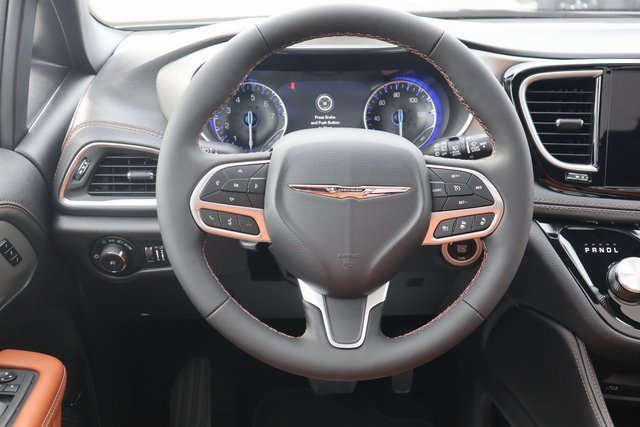 New 2026 Chrysler Pacifica Pinnacle image 4