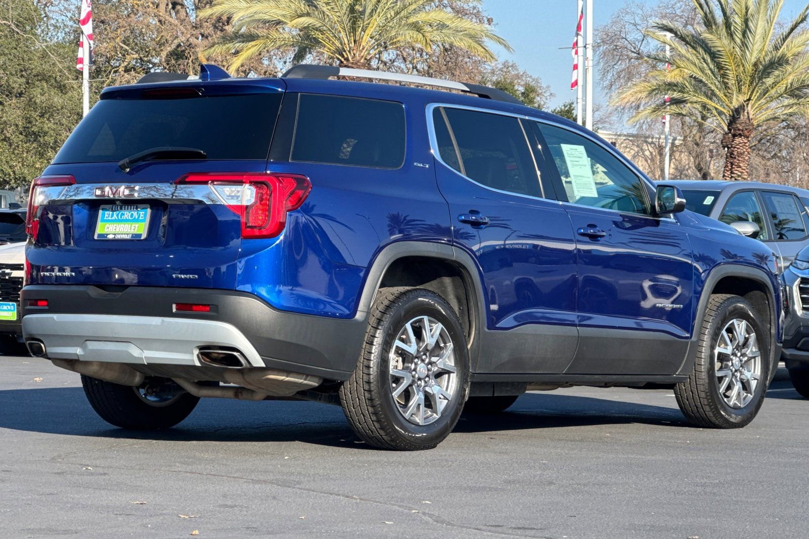 Certified 2023 GMC Acadia SLT image 3