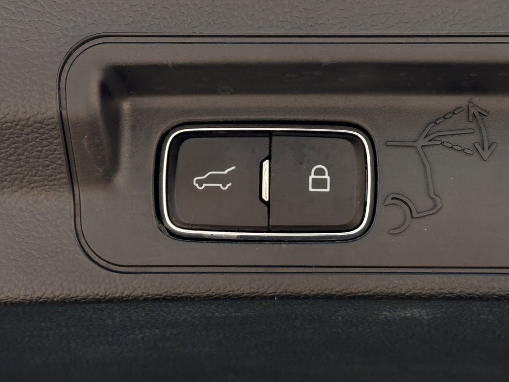 Used 2023 Ford Explorer XLT w/ Equipment Group 202A image 33