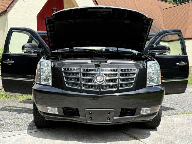 Used 2013 Cadillac Escalade ESV Luxury AWD/4WD image 34